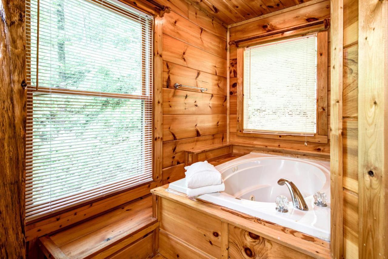 Cabin Of Dreams, 3 Bedroom Water View, Wifi, Hot Tub, Pool Table, Sleep 8 Sevierville Luaran gambar