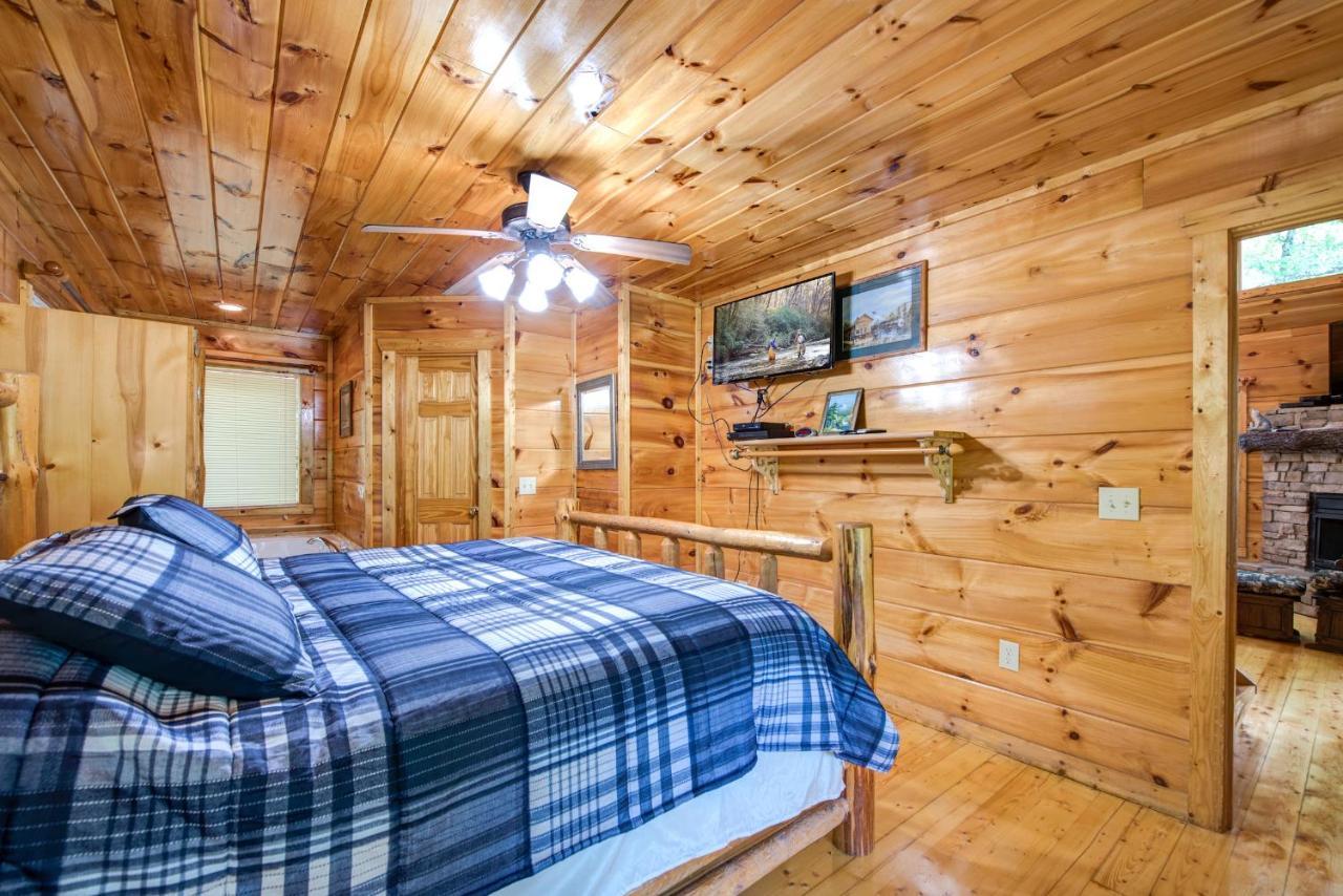 Cabin Of Dreams, 3 Bedroom Water View, Wifi, Hot Tub, Pool Table, Sleep 8 Sevierville Luaran gambar