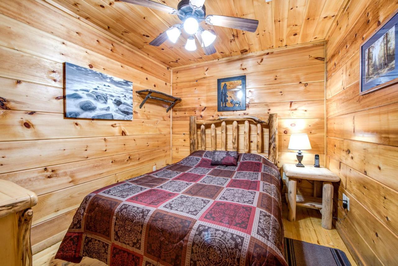 Cabin Of Dreams, 3 Bedroom Water View, Wifi, Hot Tub, Pool Table, Sleep 8 Sevierville Luaran gambar