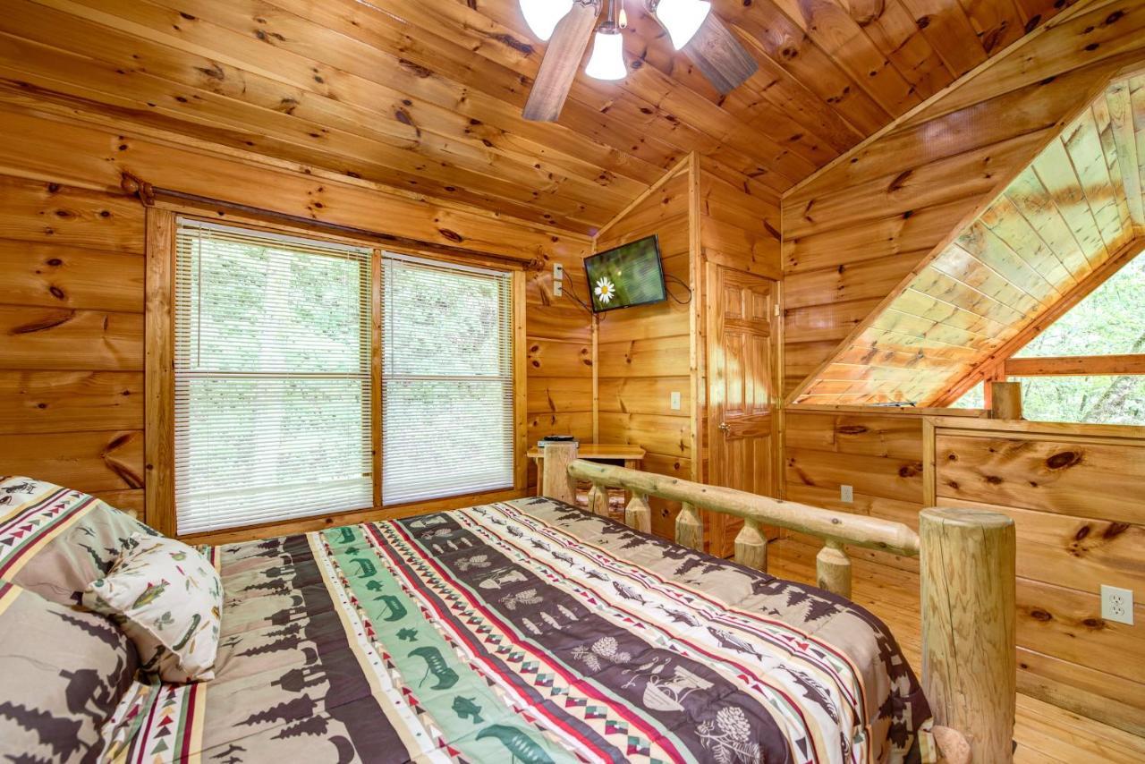 Cabin Of Dreams, 3 Bedroom Water View, Wifi, Hot Tub, Pool Table, Sleep 8 Sevierville Luaran gambar