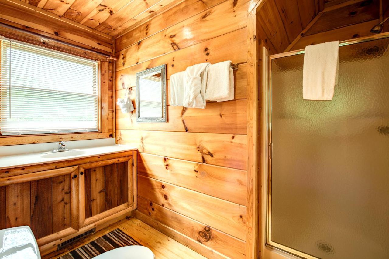 Cabin Of Dreams, 3 Bedroom Water View, Wifi, Hot Tub, Pool Table, Sleep 8 Sevierville Luaran gambar