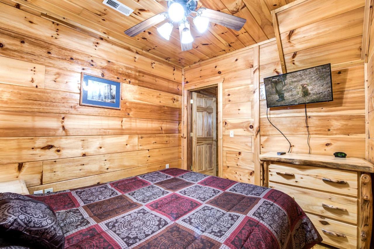 Cabin Of Dreams, 3 Bedroom Water View, Wifi, Hot Tub, Pool Table, Sleep 8 Sevierville Luaran gambar
