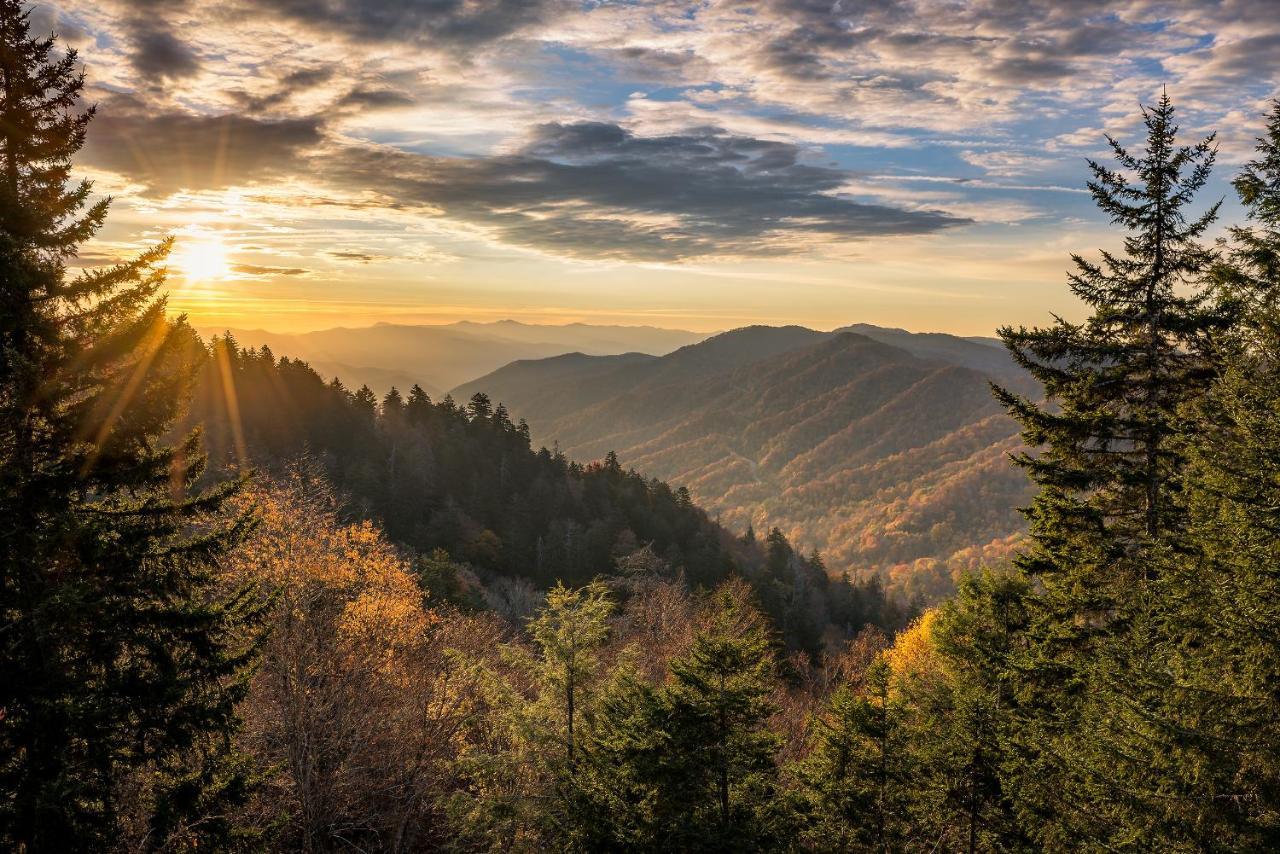 Cabin Of Dreams, 3 Bedroom Water View, Wifi, Hot Tub, Pool Table, Sleep 8 Sevierville Luaran gambar