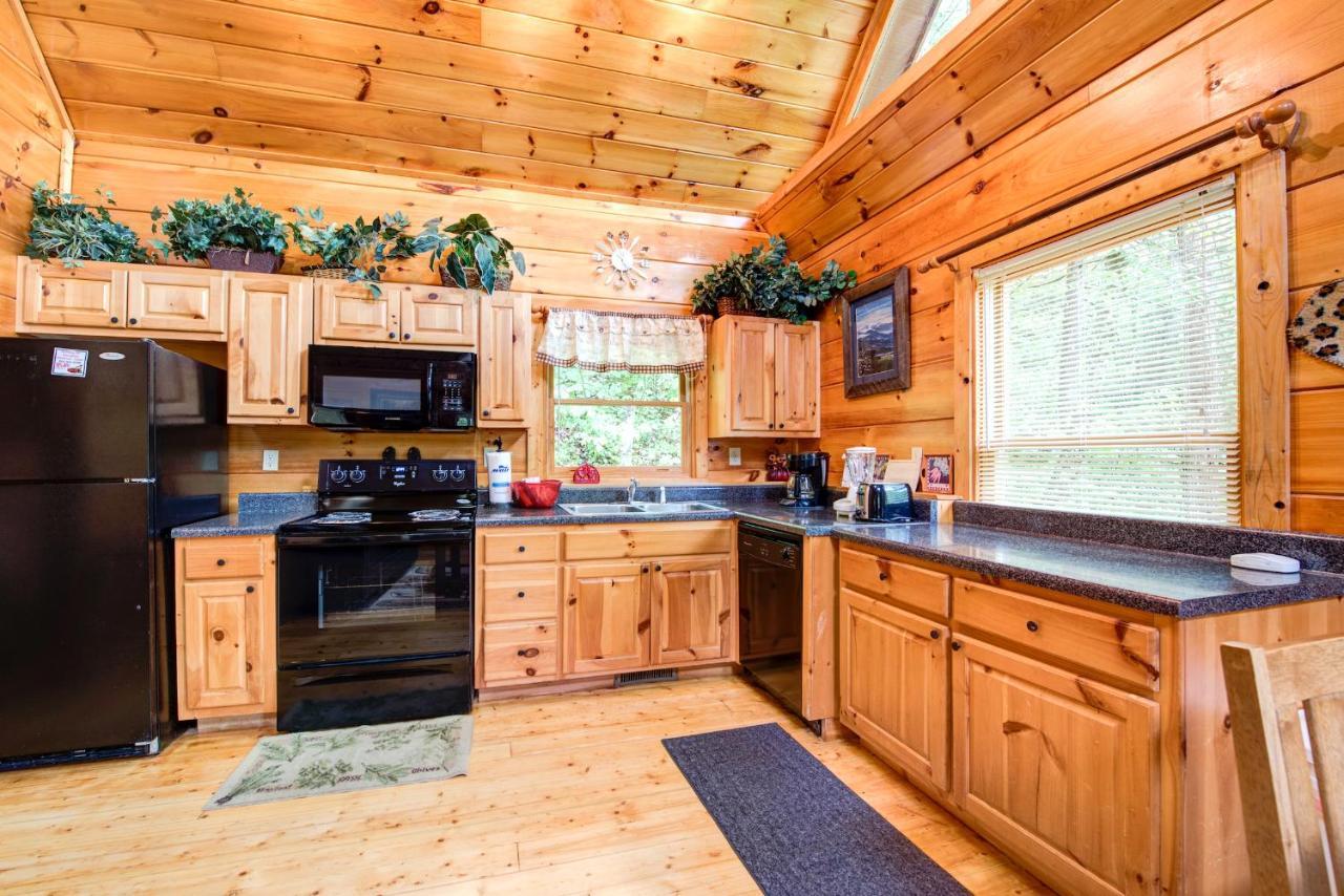 Cabin Of Dreams, 3 Bedroom Water View, Wifi, Hot Tub, Pool Table, Sleep 8 Sevierville Luaran gambar