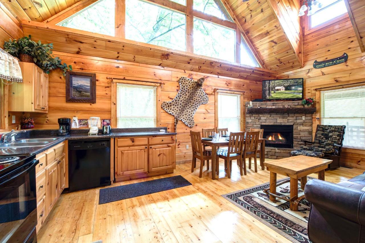 Cabin Of Dreams, 3 Bedroom Water View, Wifi, Hot Tub, Pool Table, Sleep 8 Sevierville Luaran gambar